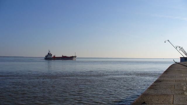 Yara gas 3 - 13 mars 2009 - quittant l estuaire.JPG